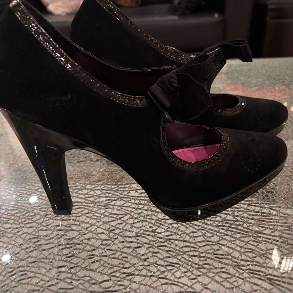 Isaac Mizrahi Black Suede Bow patentleather Pointed Toe Platform Mary Jane Heels - Picture 3 of 10